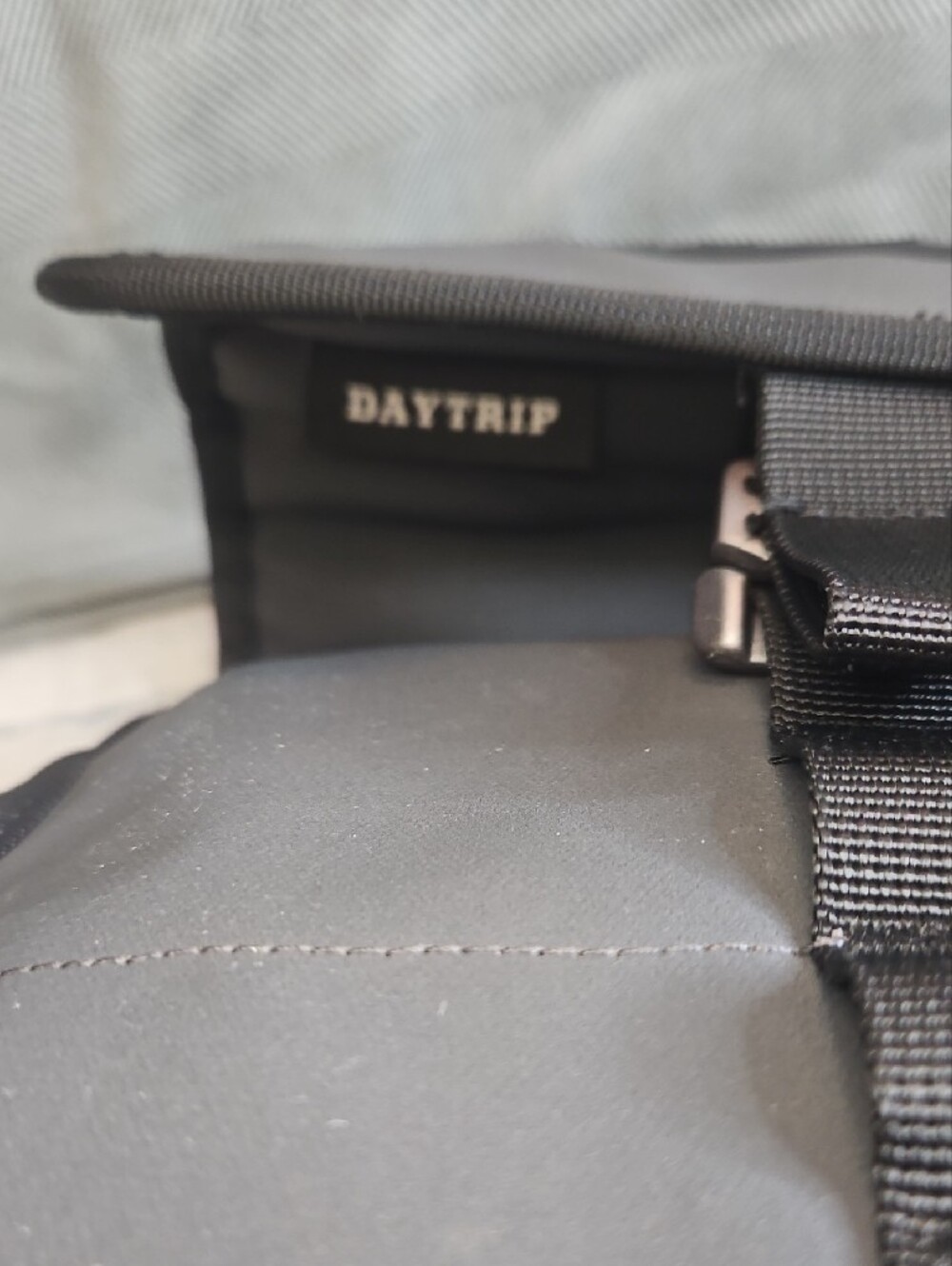Yeti Black Daytrip  Lunch Bag - Picture 4 of 5
